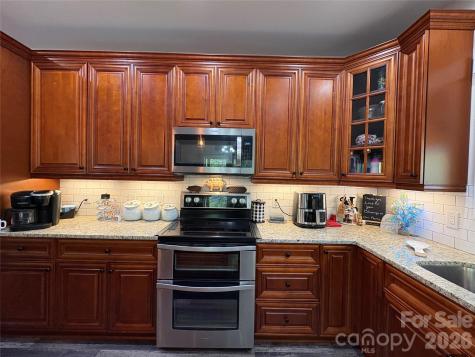 196 8th Avenue New London NC 28127