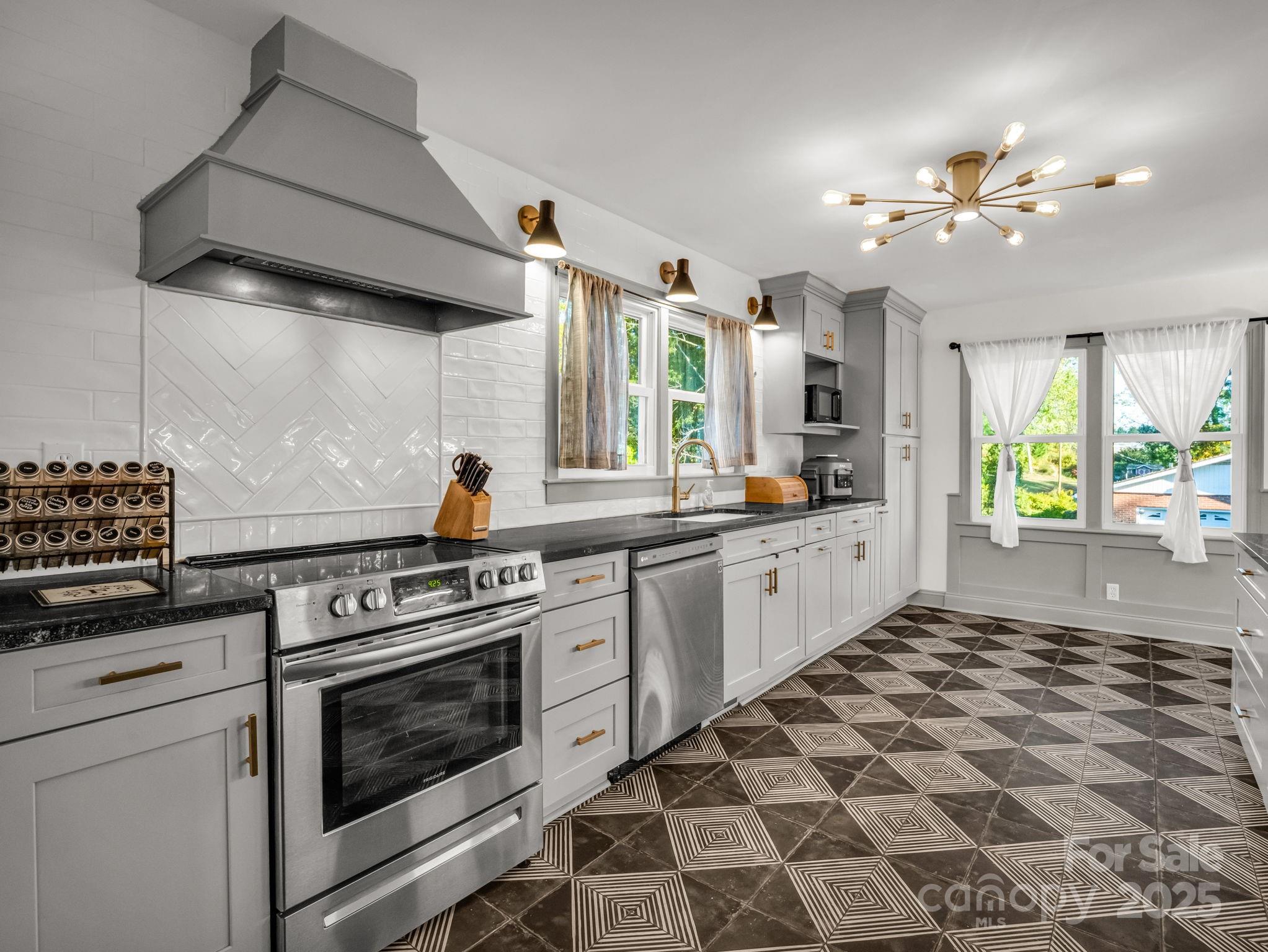 2115 N Stoney View Court Hendersonville NC 28792