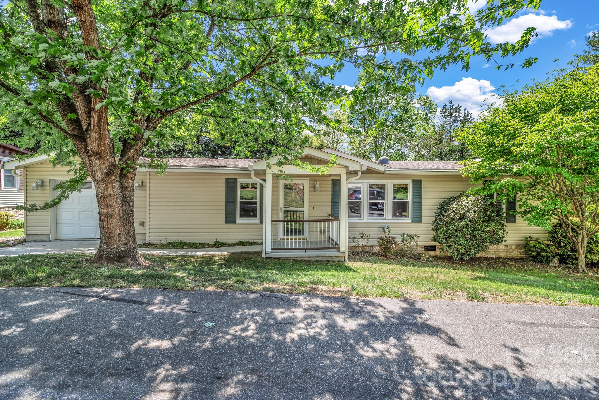 405 Deerfield Court Hendersonville NC 28792