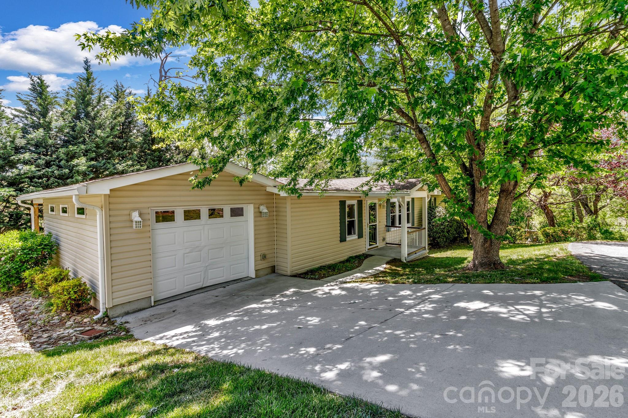405 Deerfield Court Hendersonville NC 28792
