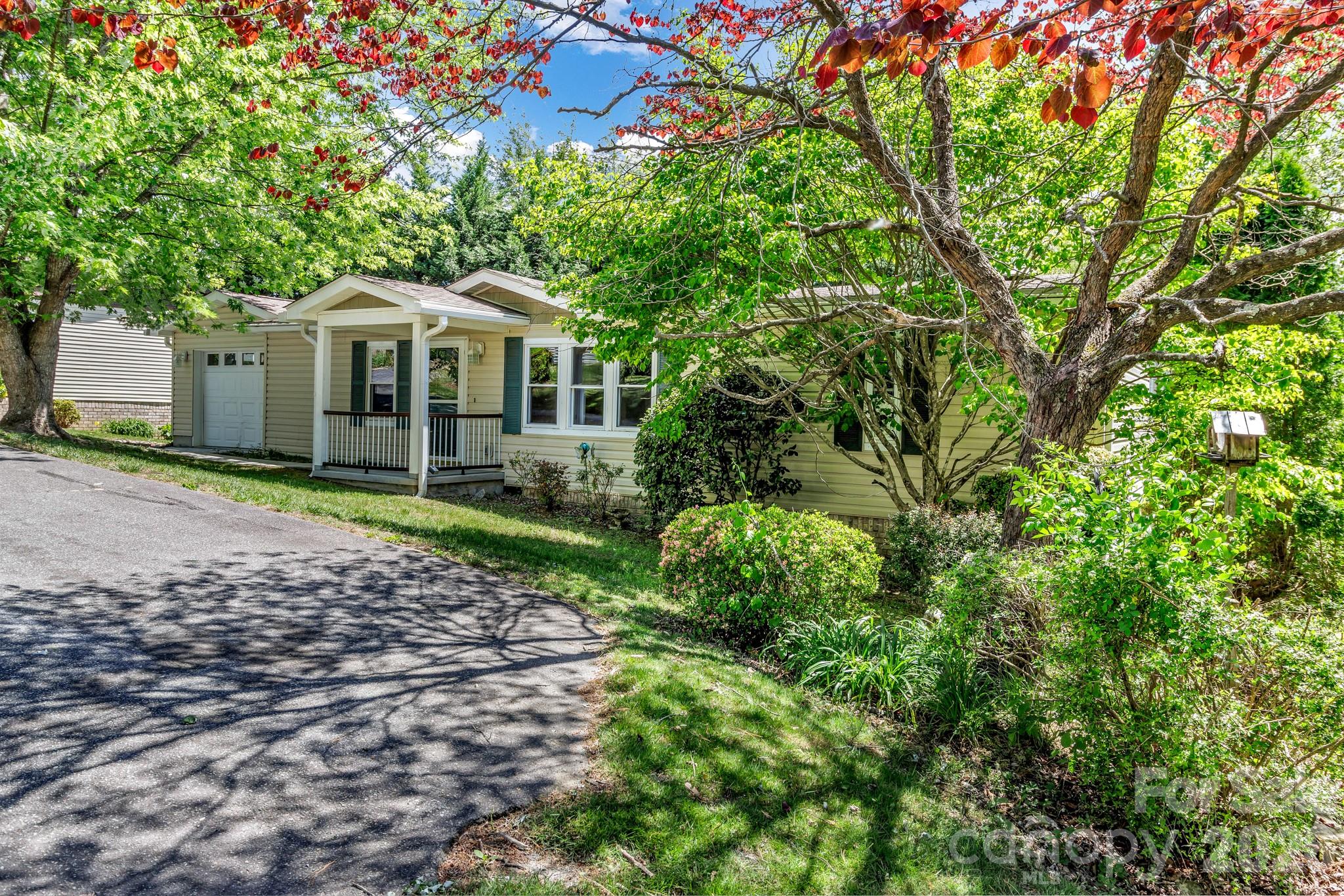 405 Deerfield Court Hendersonville NC 28792
