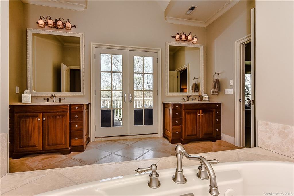 2026 Pinewood Circle Charlotte NC 28211