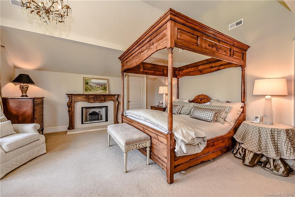 2026 Pinewood Circle Charlotte NC 28211