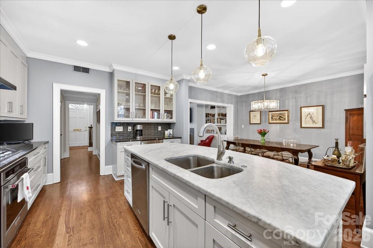 202 Perrin Place Charlotte NC 28207