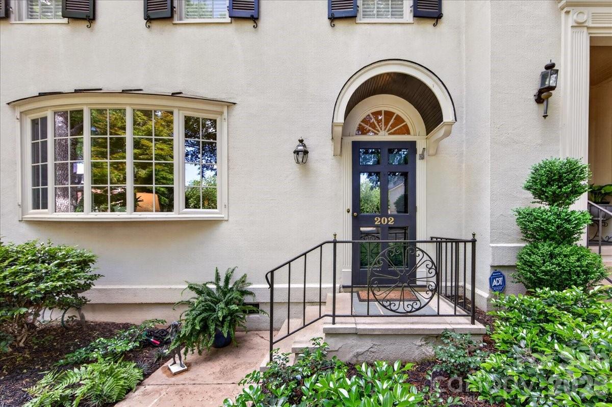 202 Perrin Place Charlotte NC 28207