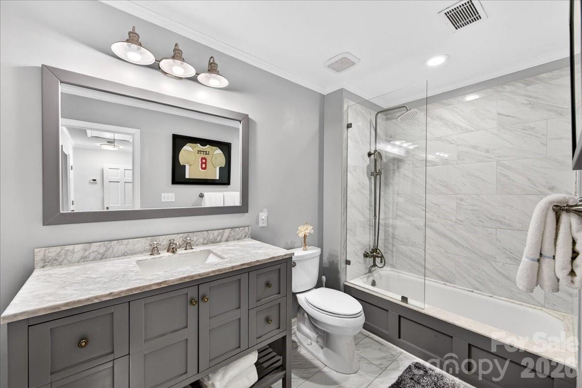 202 Perrin Place Charlotte NC 28207