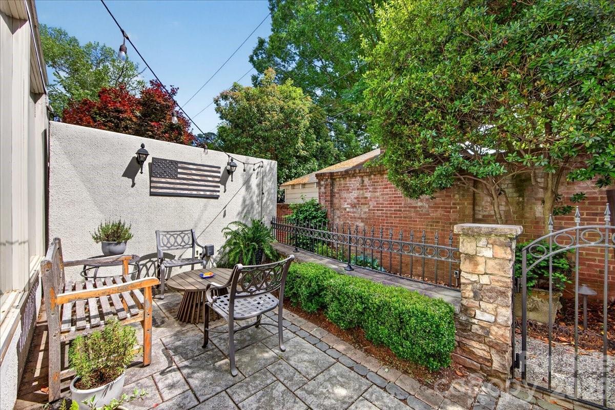 202 Perrin Place Charlotte NC 28207