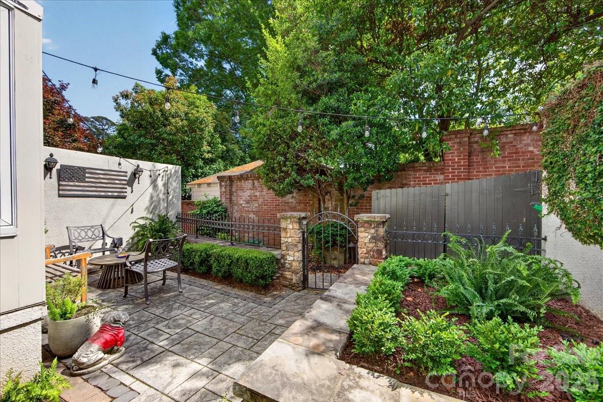 202 Perrin Place Charlotte NC 28207