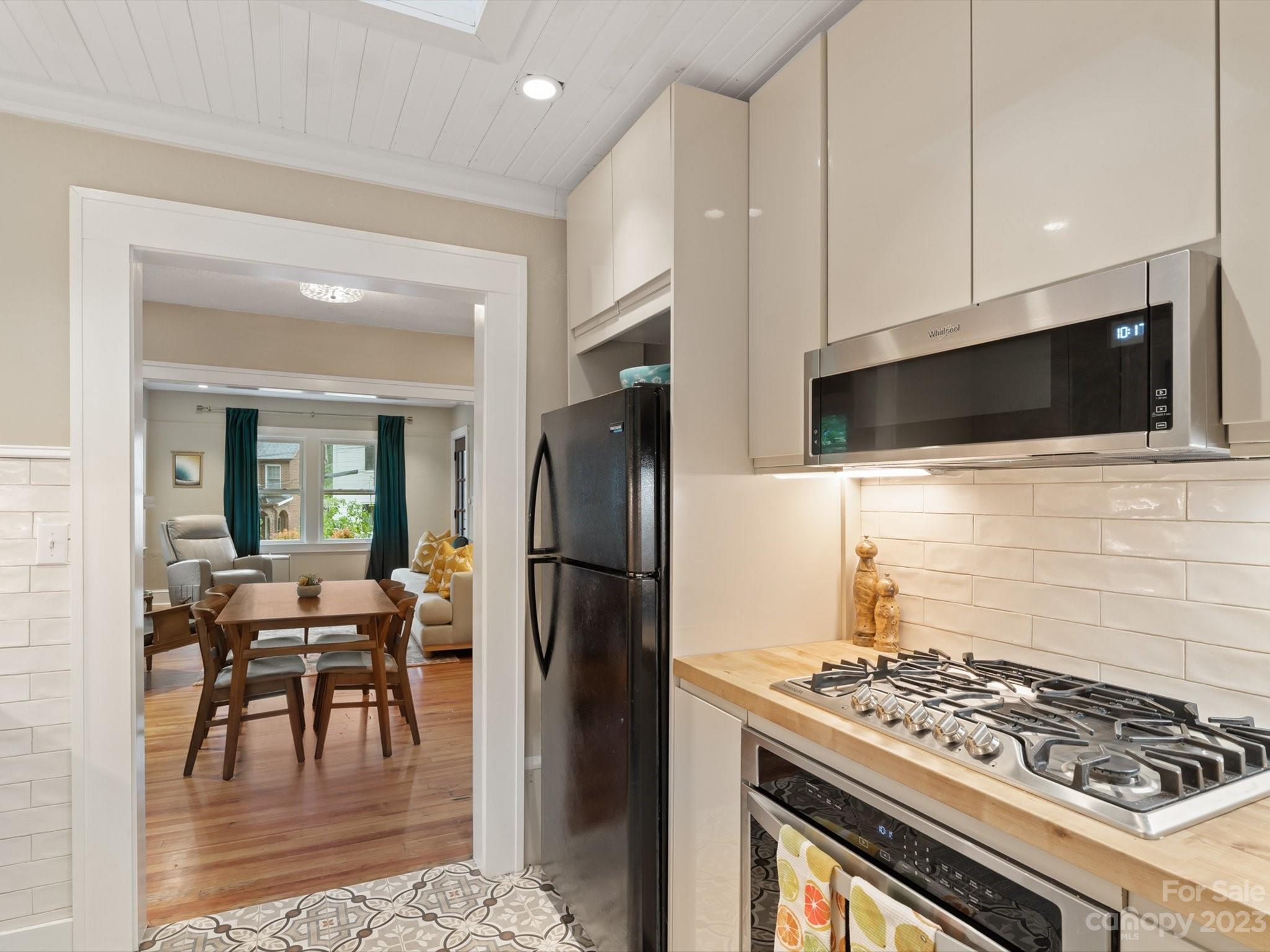 18 Robindale Avenue Asheville NC 28801