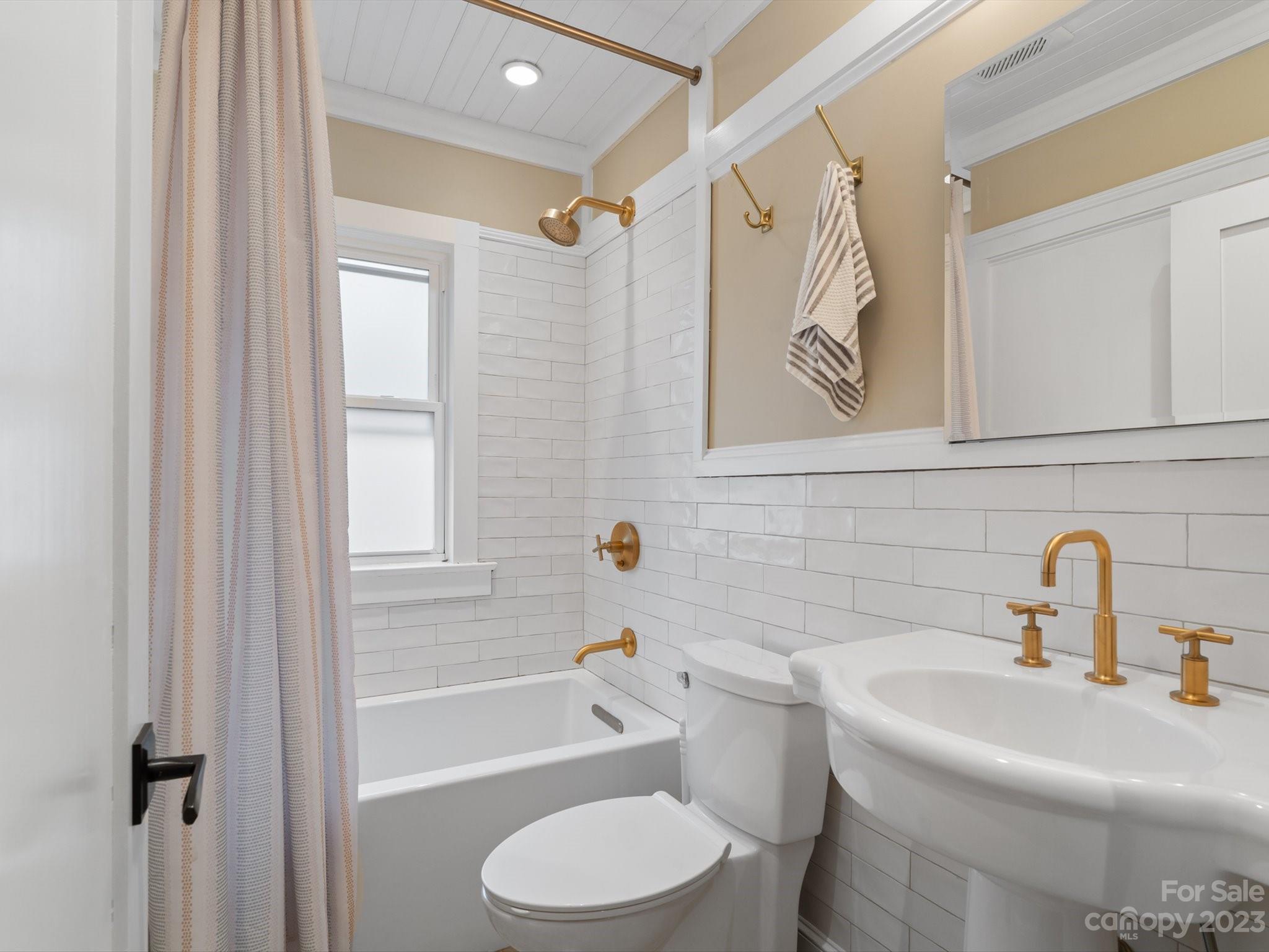18 Robindale Avenue Asheville NC 28801