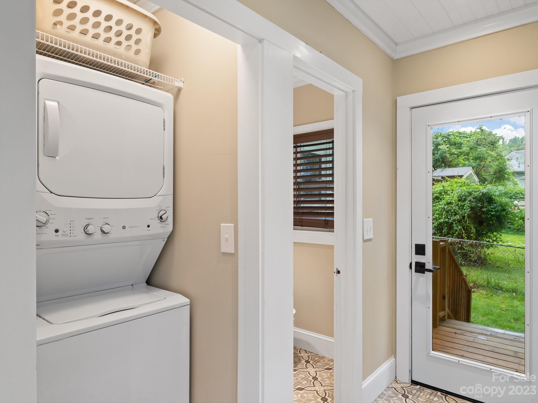 18 Robindale Avenue Asheville NC 28801