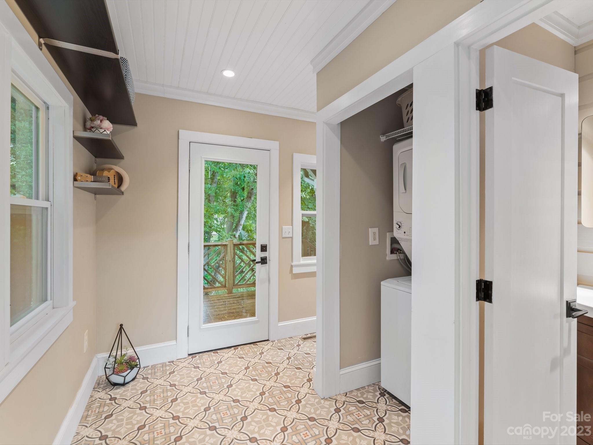18 Robindale Avenue Asheville NC 28801