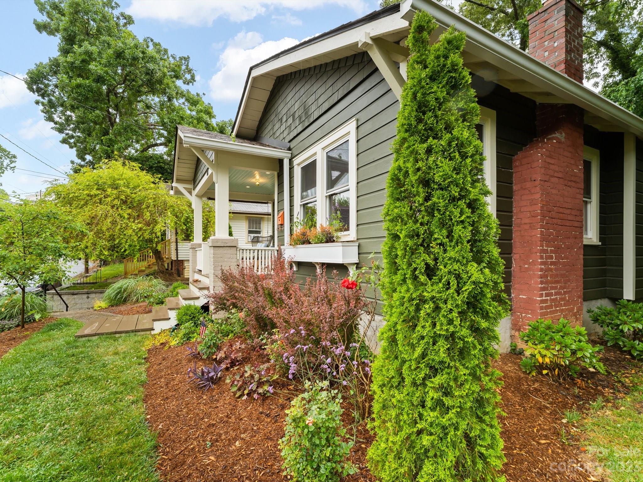 18 Robindale Avenue Asheville NC 28801