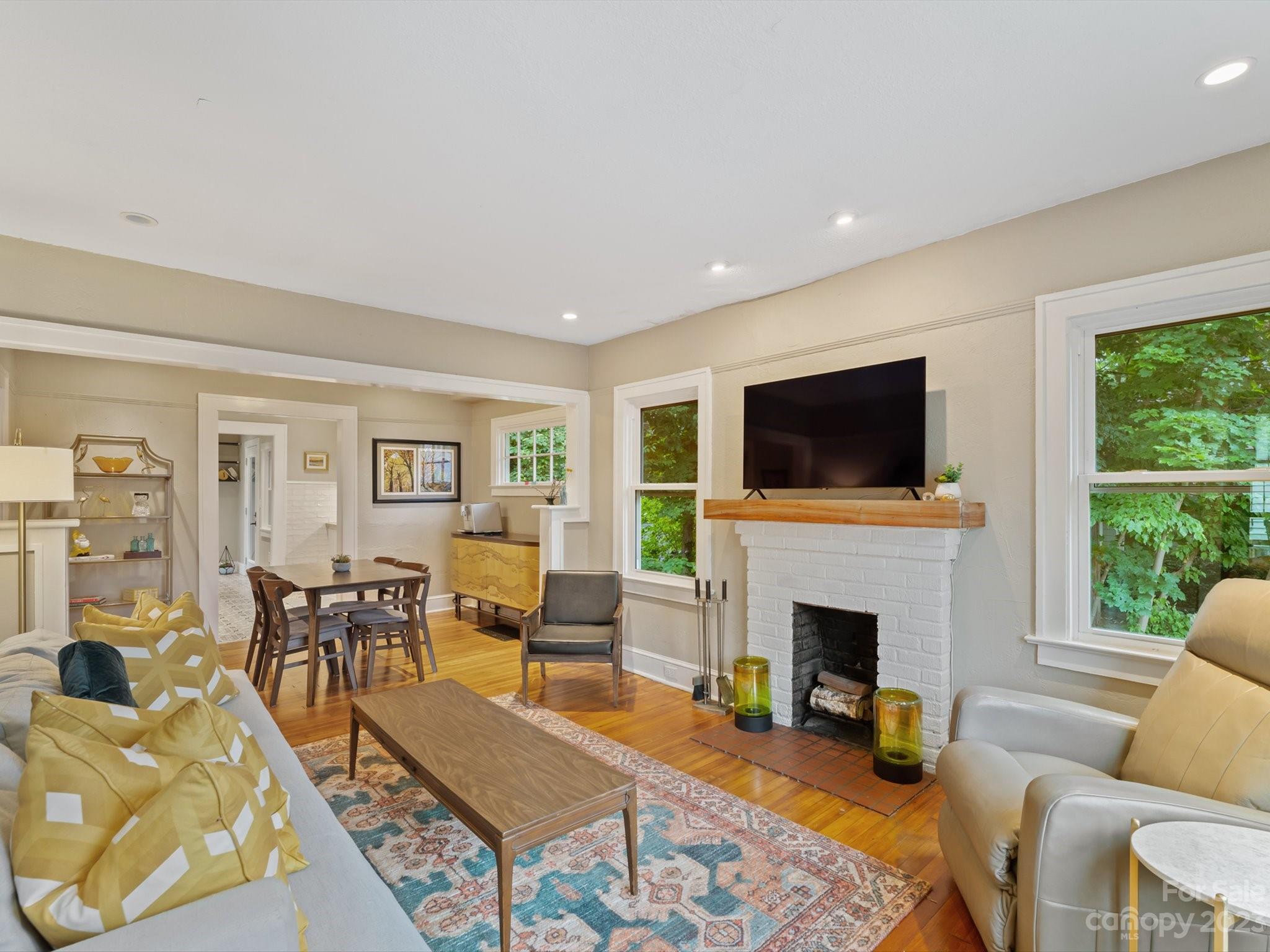 18 Robindale Avenue Asheville NC 28801