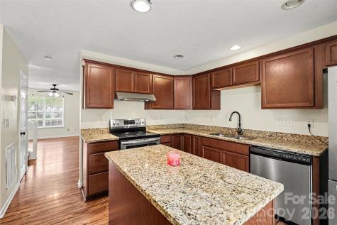 5833 Cougar Lane Charlotte NC 28269