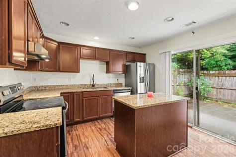 5833 Cougar Lane Charlotte NC 28269