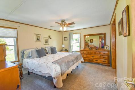 222 Cranbrook Circle Hendersonville NC 28792