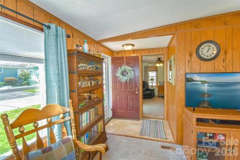 222 Cranbrook Circle Hendersonville NC 28792