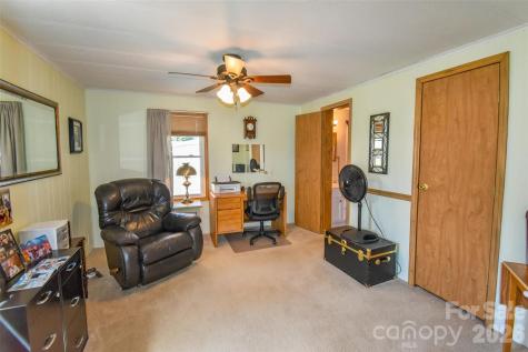 222 Cranbrook Circle Hendersonville NC 28792