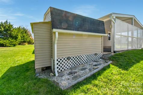 222 Cranbrook Circle Hendersonville NC 28792
