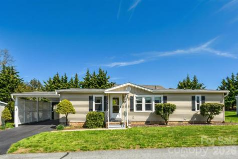222 Cranbrook Circle Hendersonville NC 28792