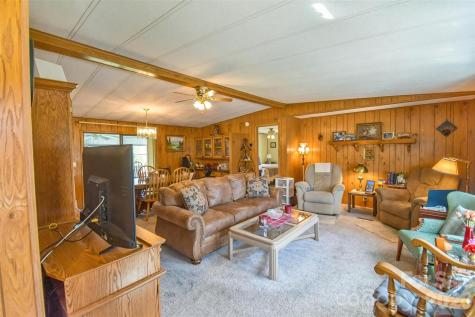 222 Cranbrook Circle Hendersonville NC 28792