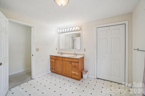511 Oak Grove Road East Flat Rock NC 28731