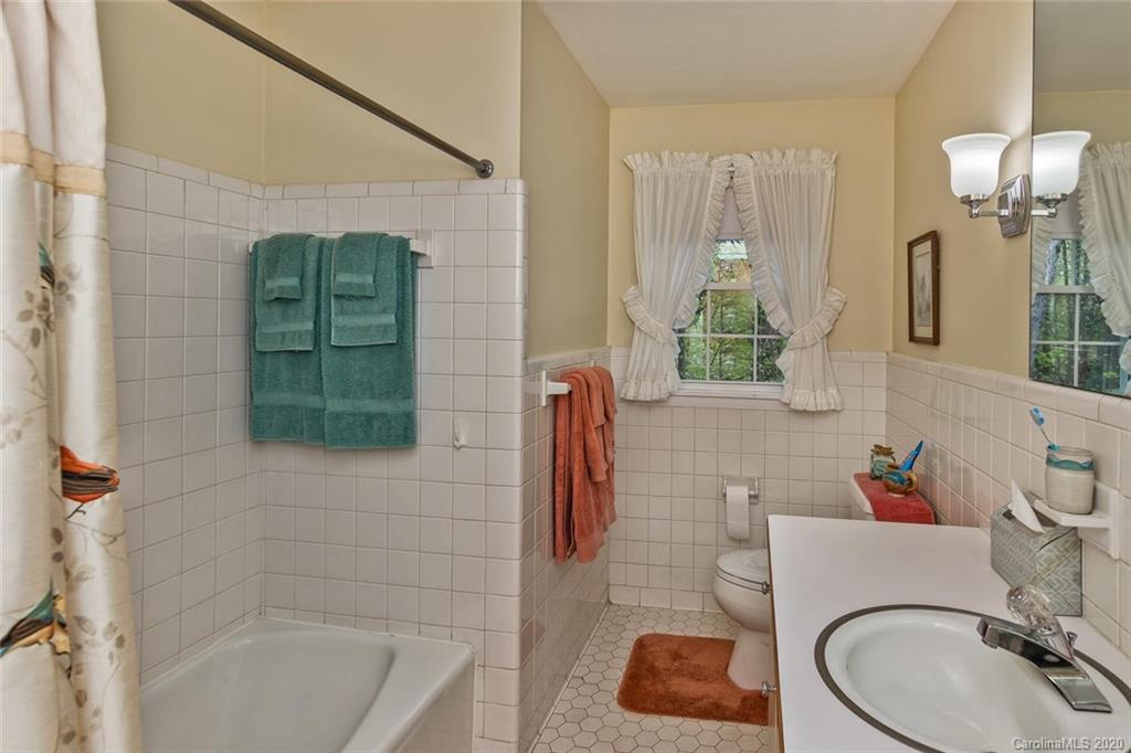 101 W Fox Chase Road Asheville NC 28804