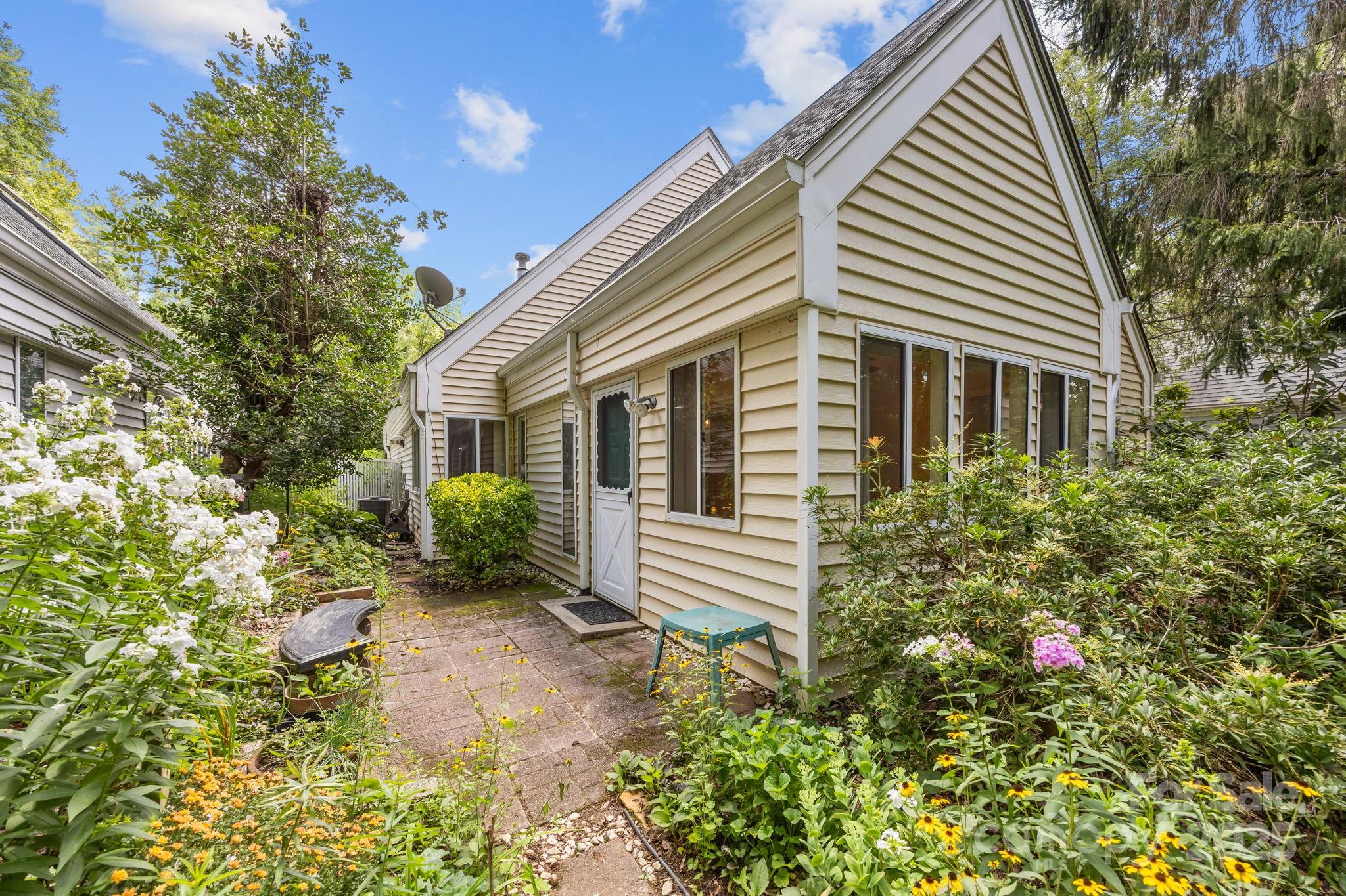 11 Stuart Circle Asheville NC 28804