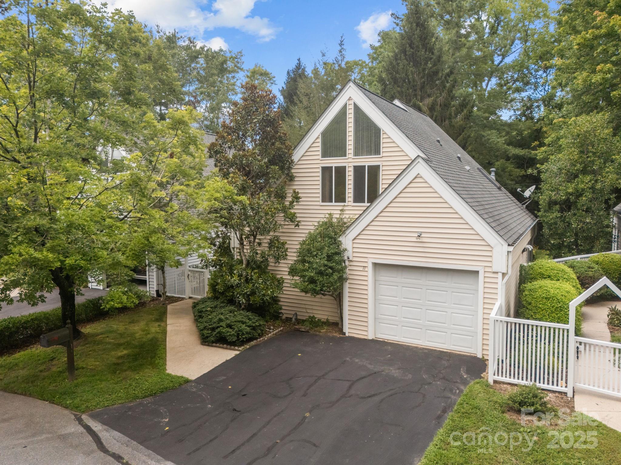 11 Stuart Circle Asheville NC 28804