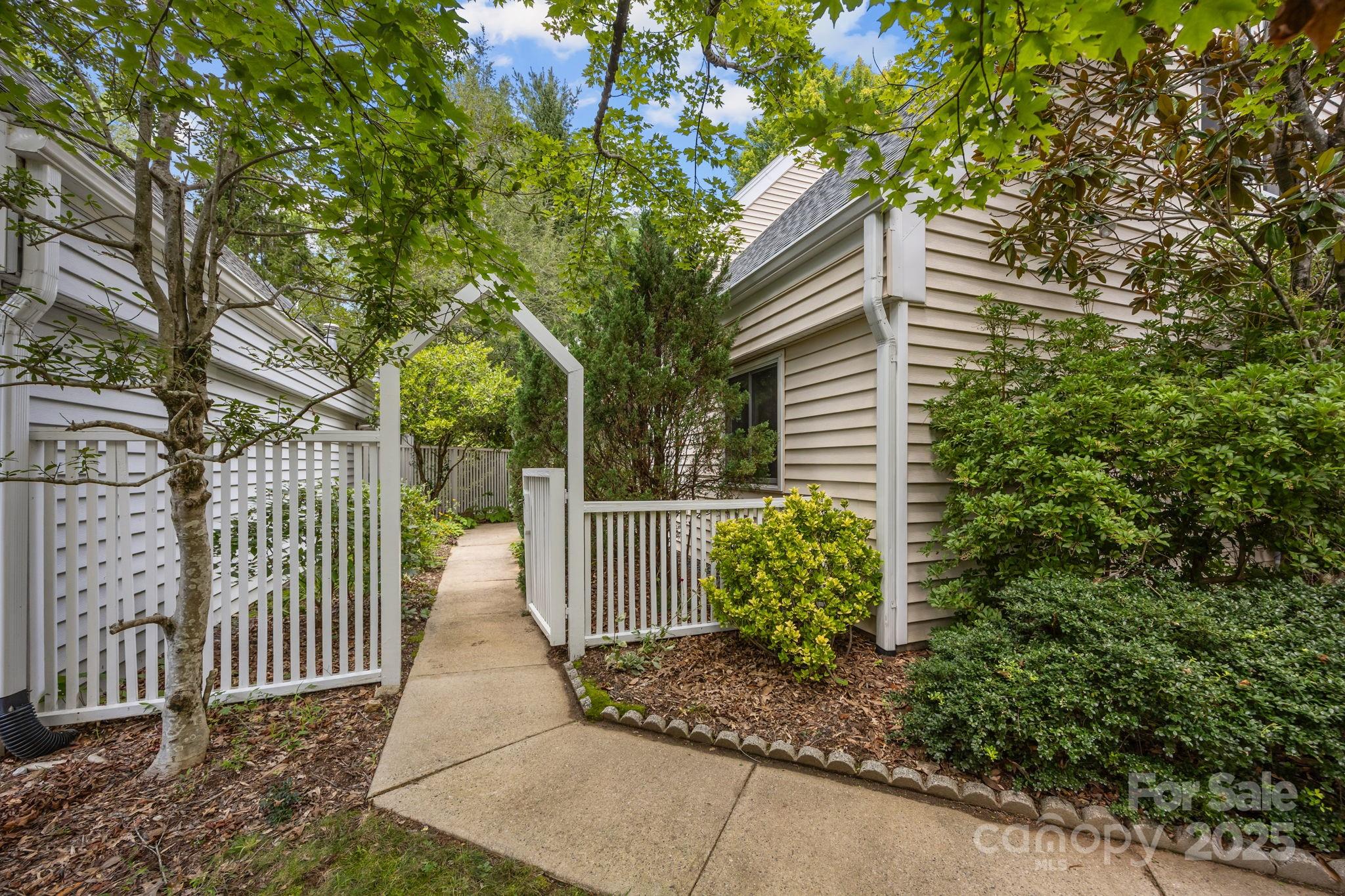 11 Stuart Circle Asheville NC 28804