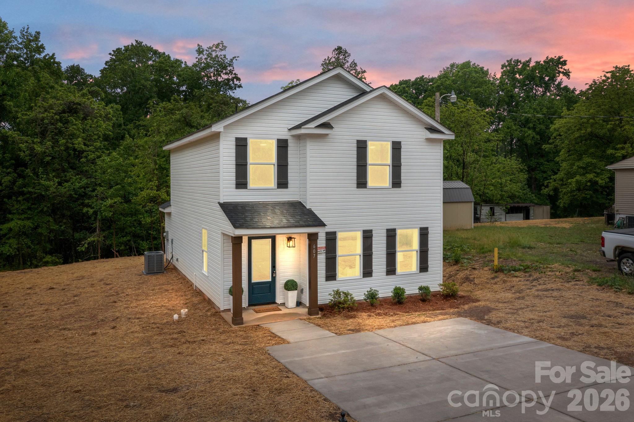 607 N Dixie Street Cherryville NC 28021