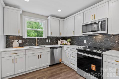 607 N Dixie Street Cherryville NC 28021