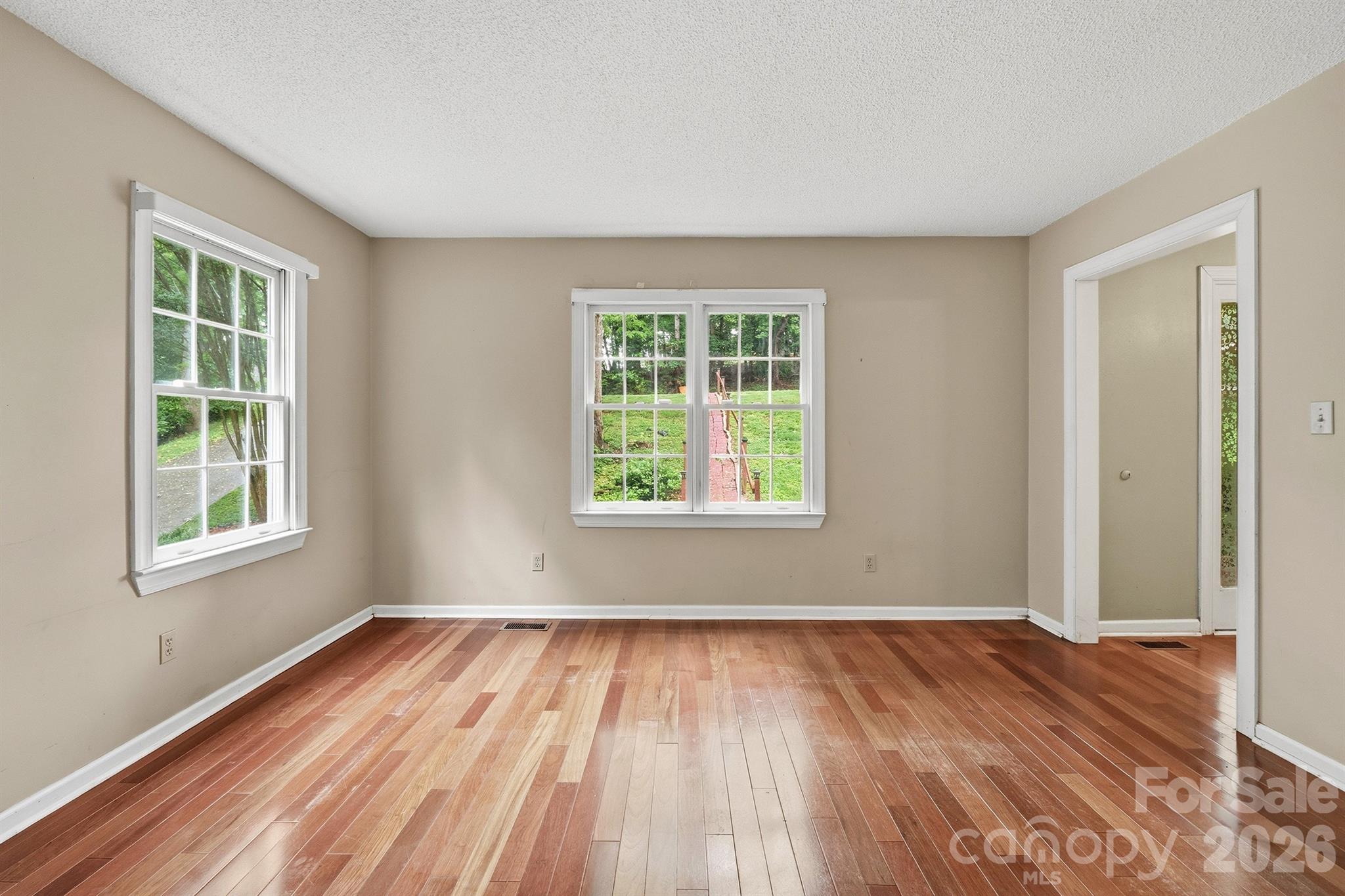 1227 Shirebourn Hickory NC 28602