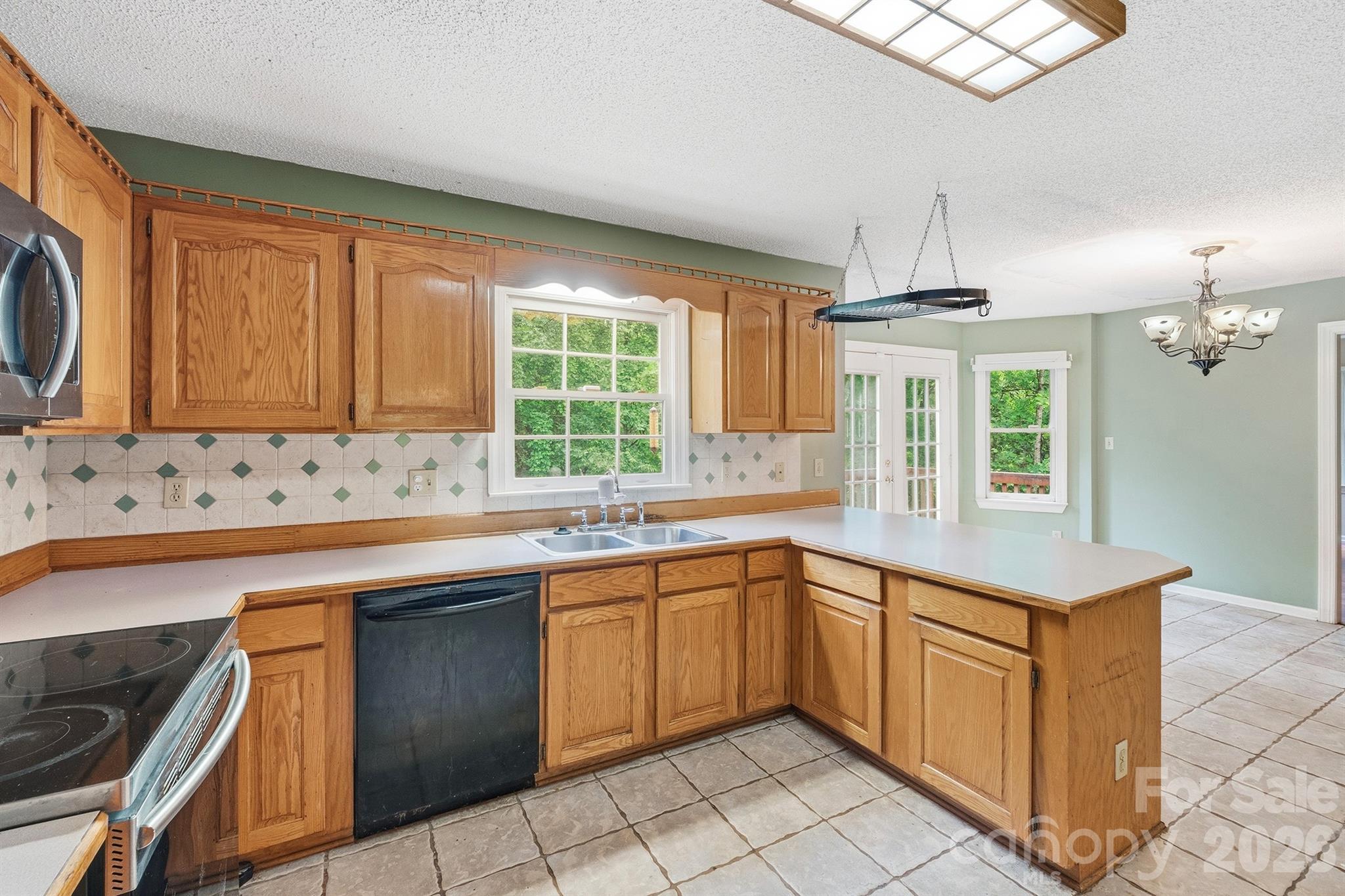 1227 Shirebourn Hickory NC 28602