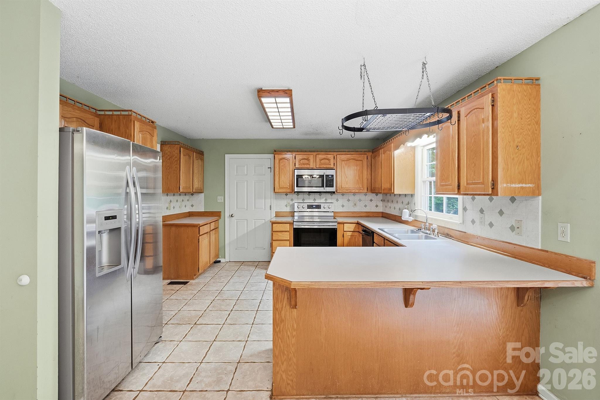 1227 Shirebourn Hickory NC 28602