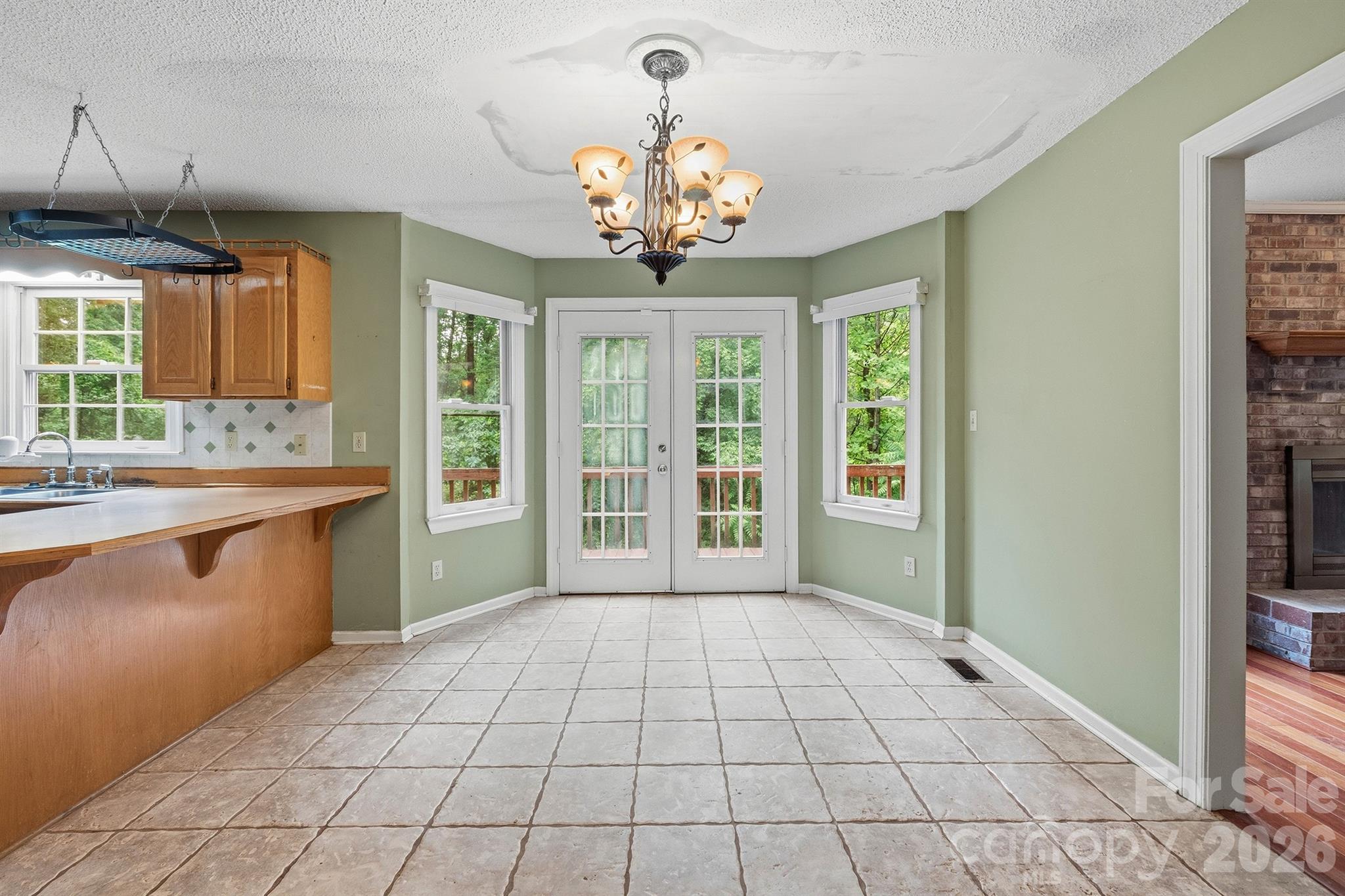 1227 Shirebourn Hickory NC 28602
