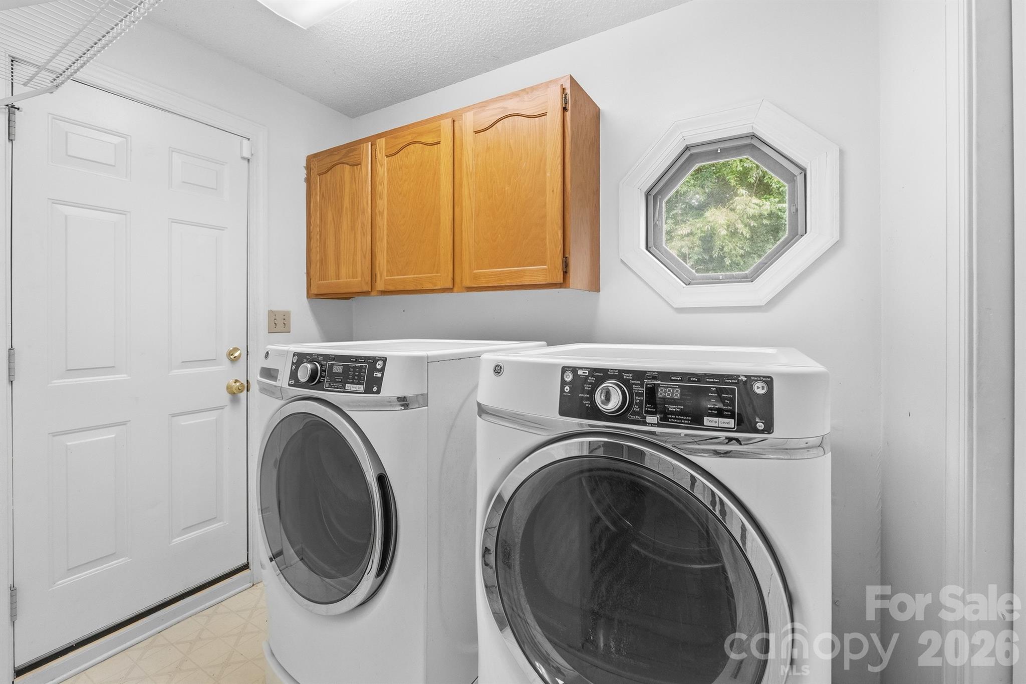 1227 Shirebourn Hickory NC 28602