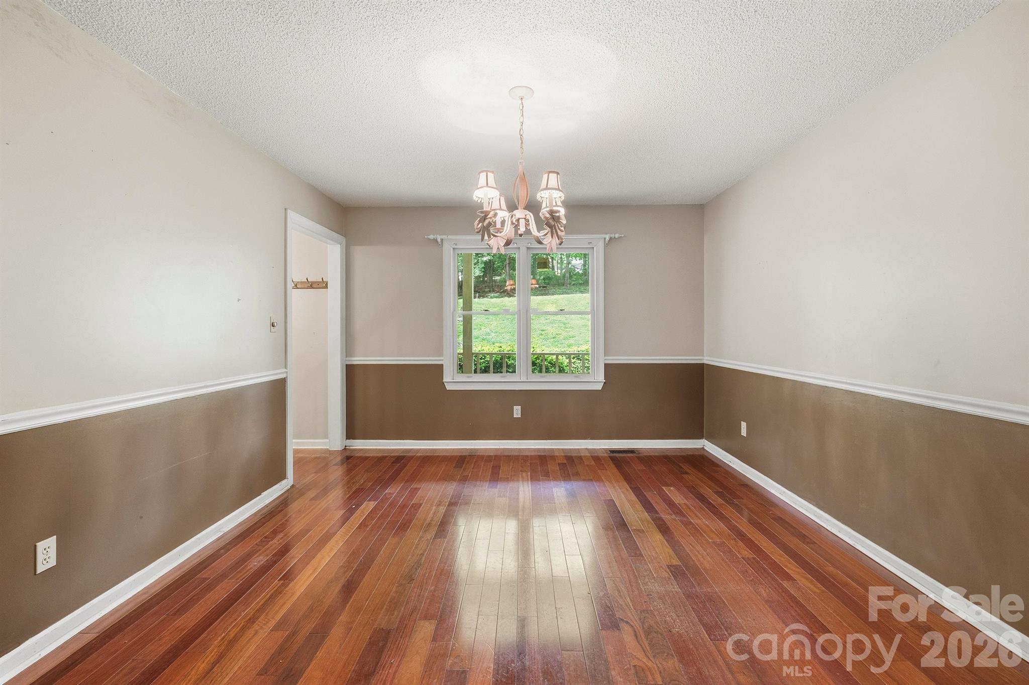 1227 Shirebourn Hickory NC 28602