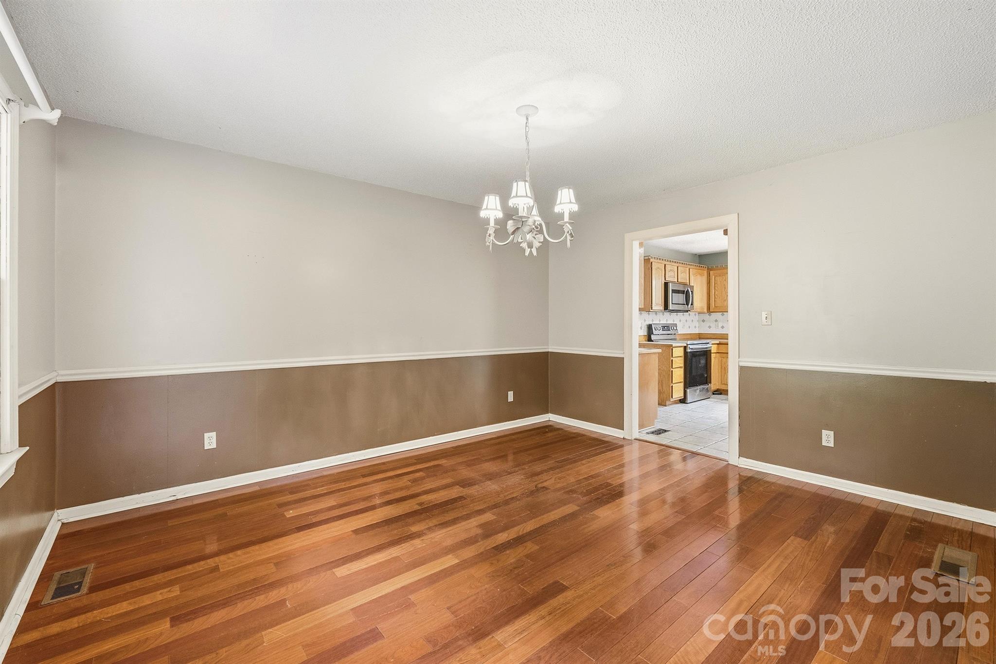 1227 Shirebourn Hickory NC 28602