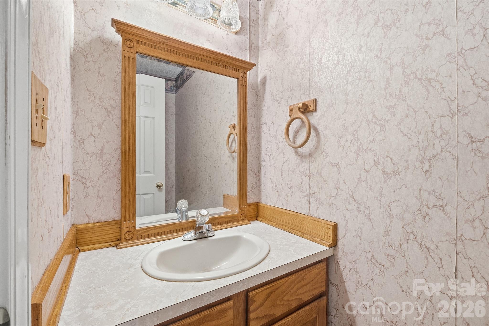 1227 Shirebourn Hickory NC 28602