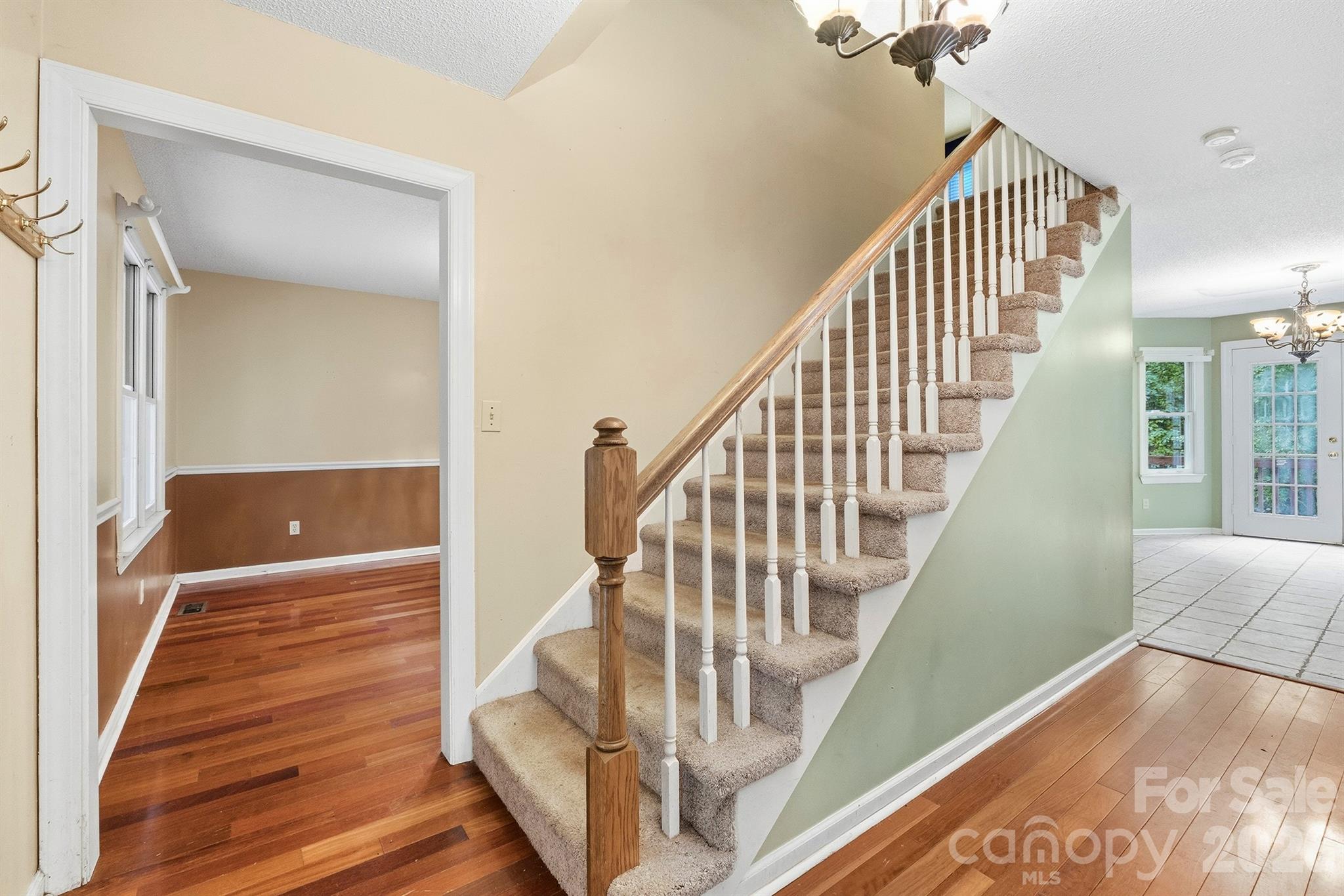 1227 Shirebourn Hickory NC 28602