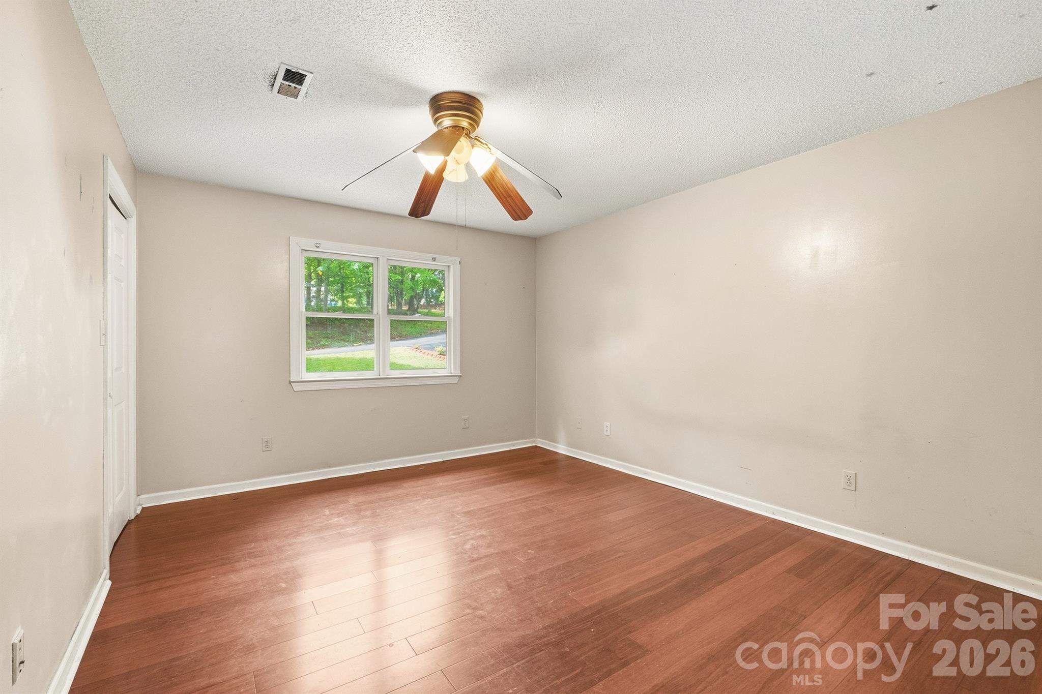 1227 Shirebourn Hickory NC 28602
