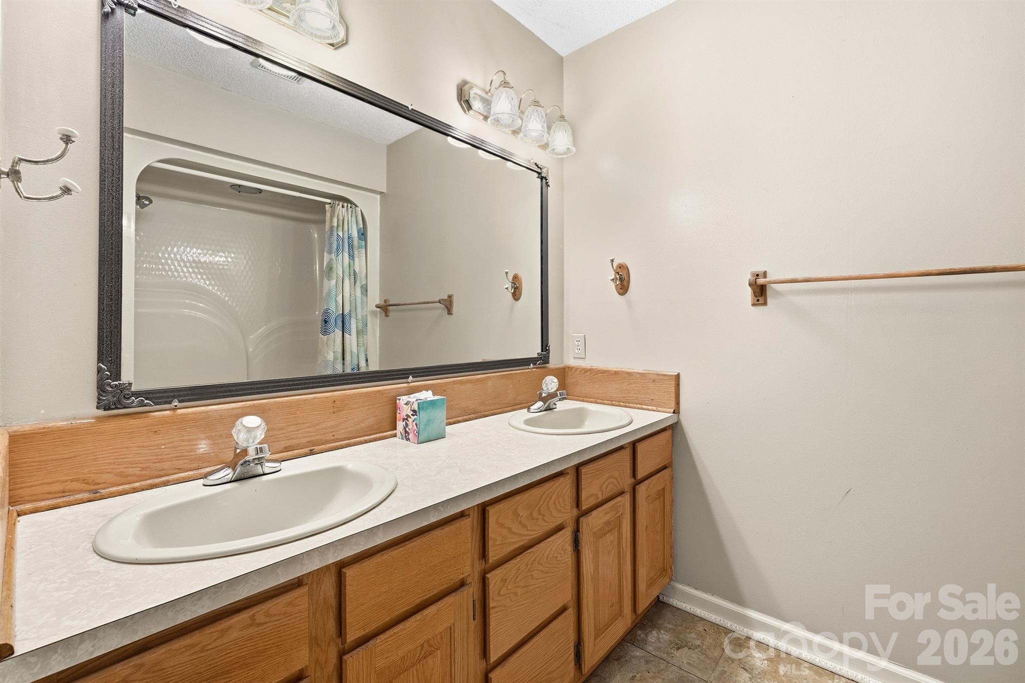 1227 Shirebourn Hickory NC 28602