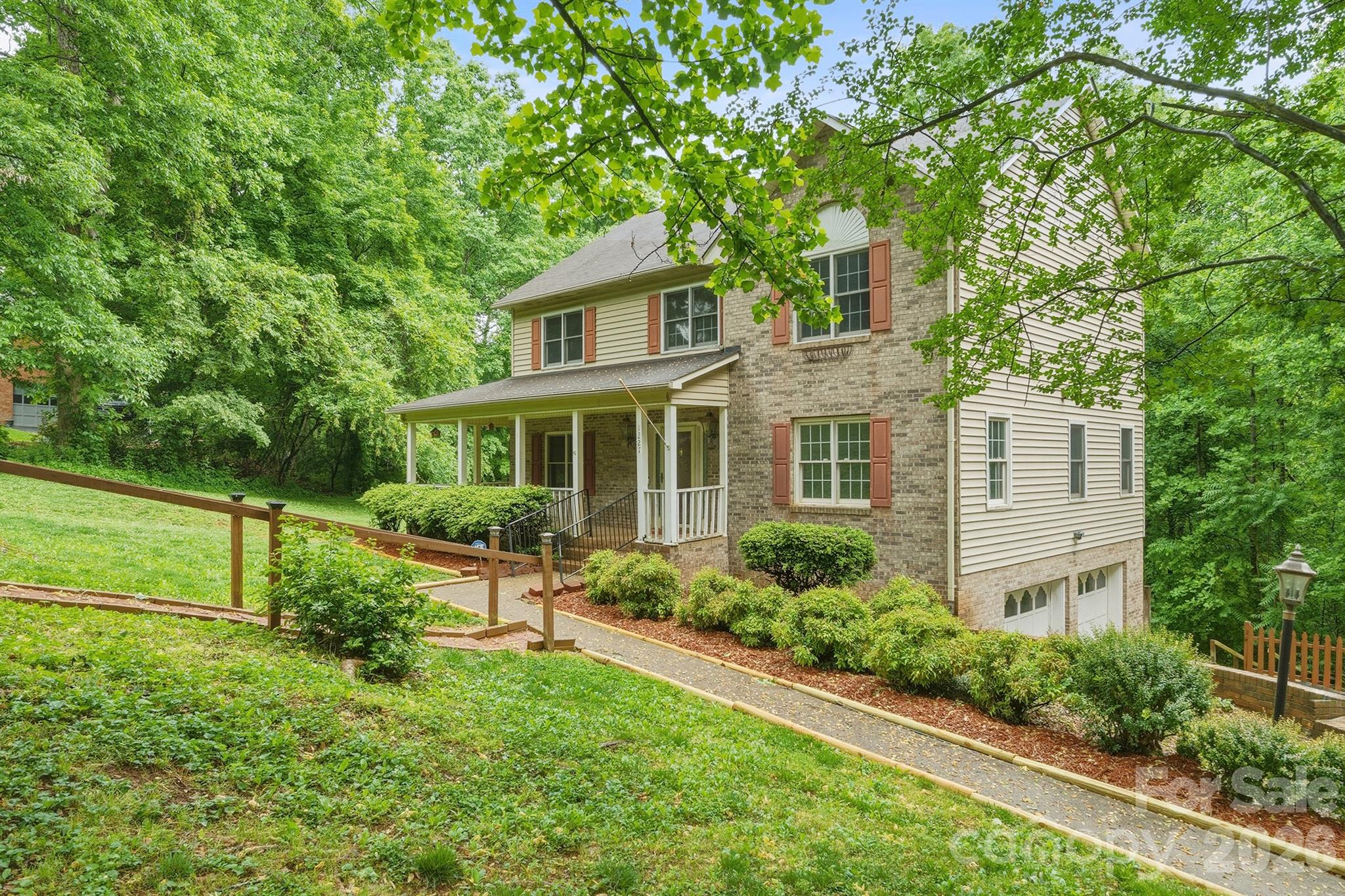1227 Shirebourn Hickory NC 28602