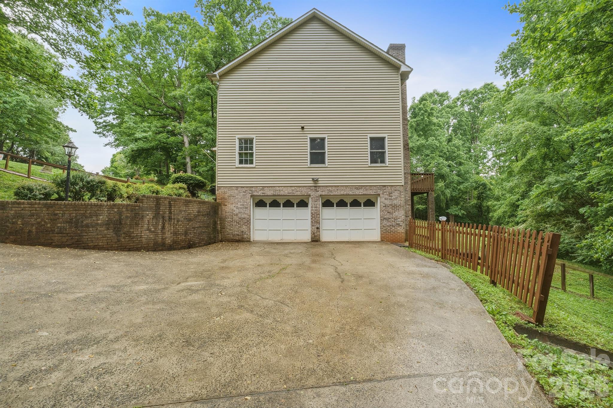 1227 Shirebourn Hickory NC 28602