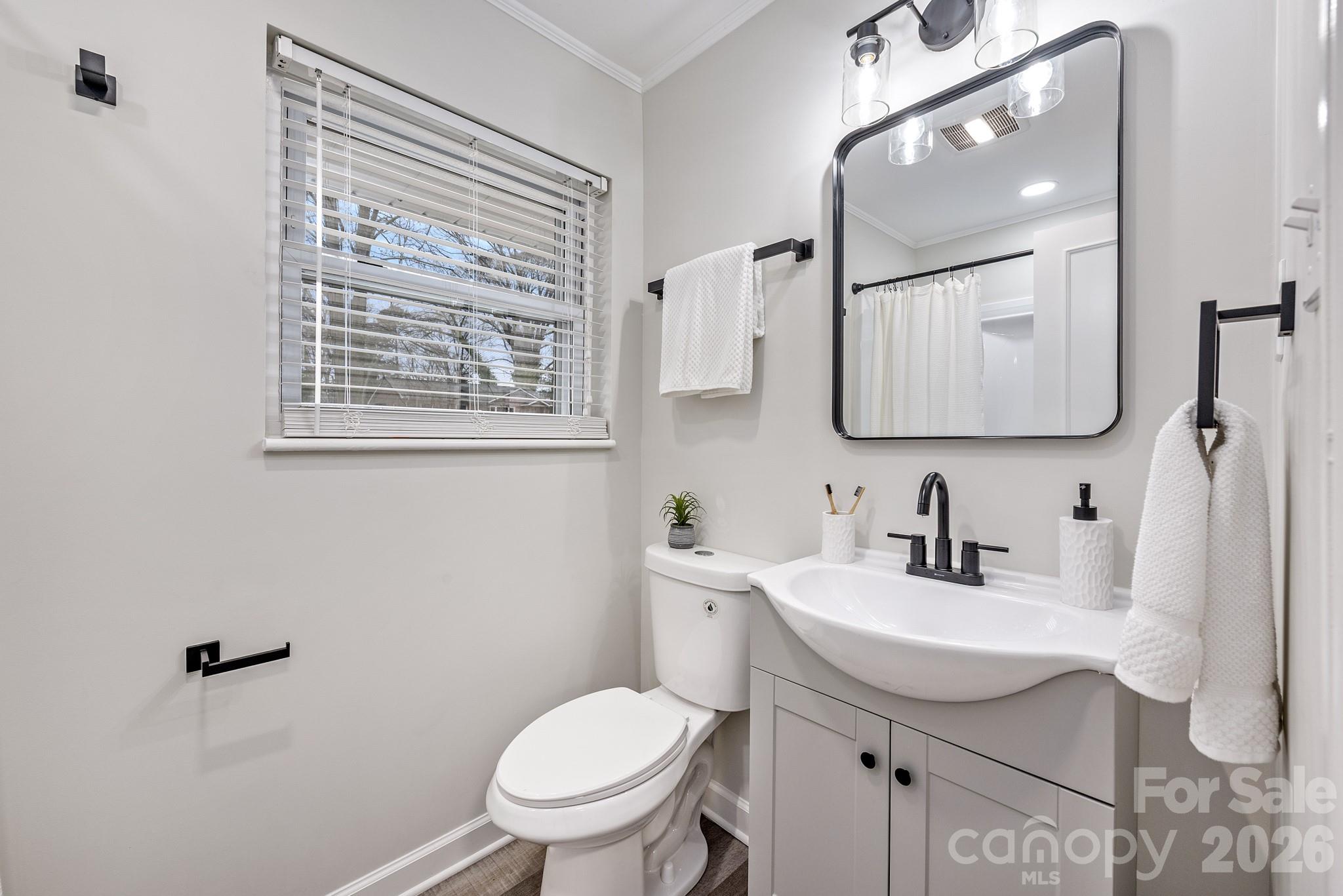915 Crestmere Street Charlotte NC 28208