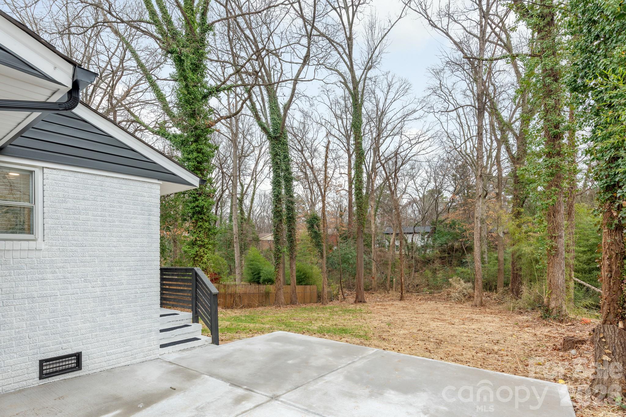 915 Crestmere Street Charlotte NC 28208