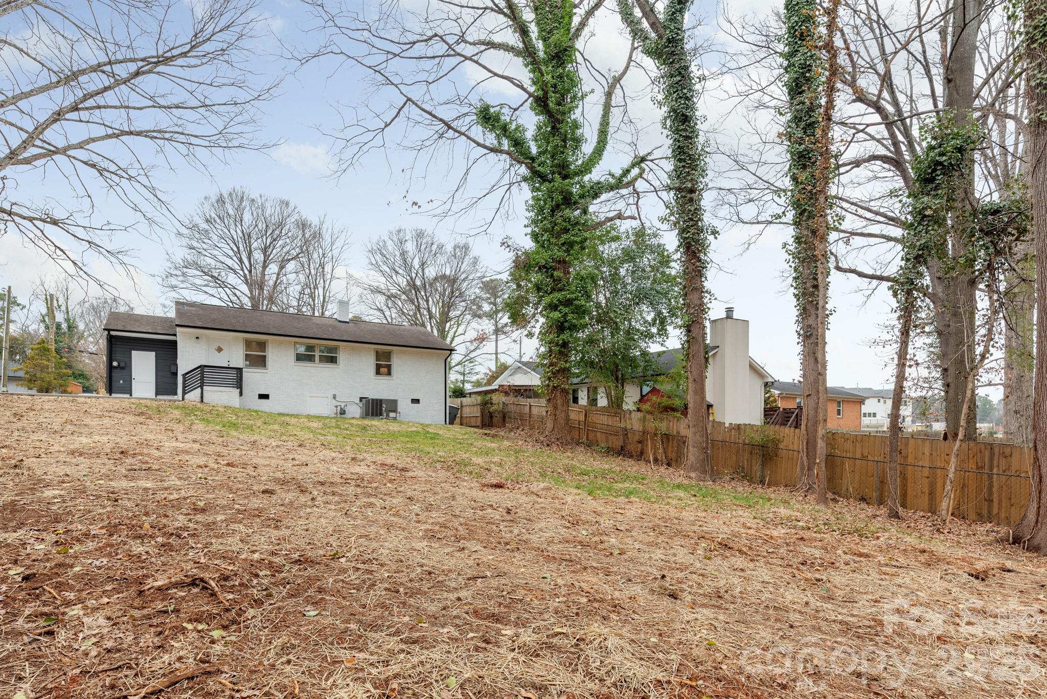915 Crestmere Street Charlotte NC 28208