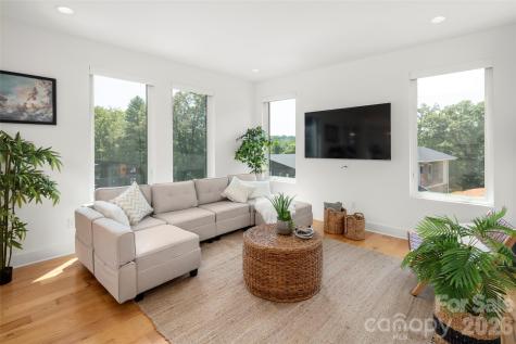 303 Iron Ridge Loop Asheville NC 28806